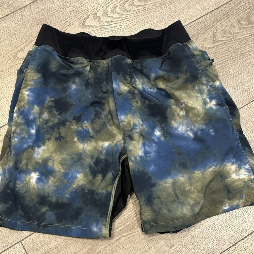 Fabletics The‎ Fundamental Shorts Men Medium Green Tie Dye 7" Unlined Active Run